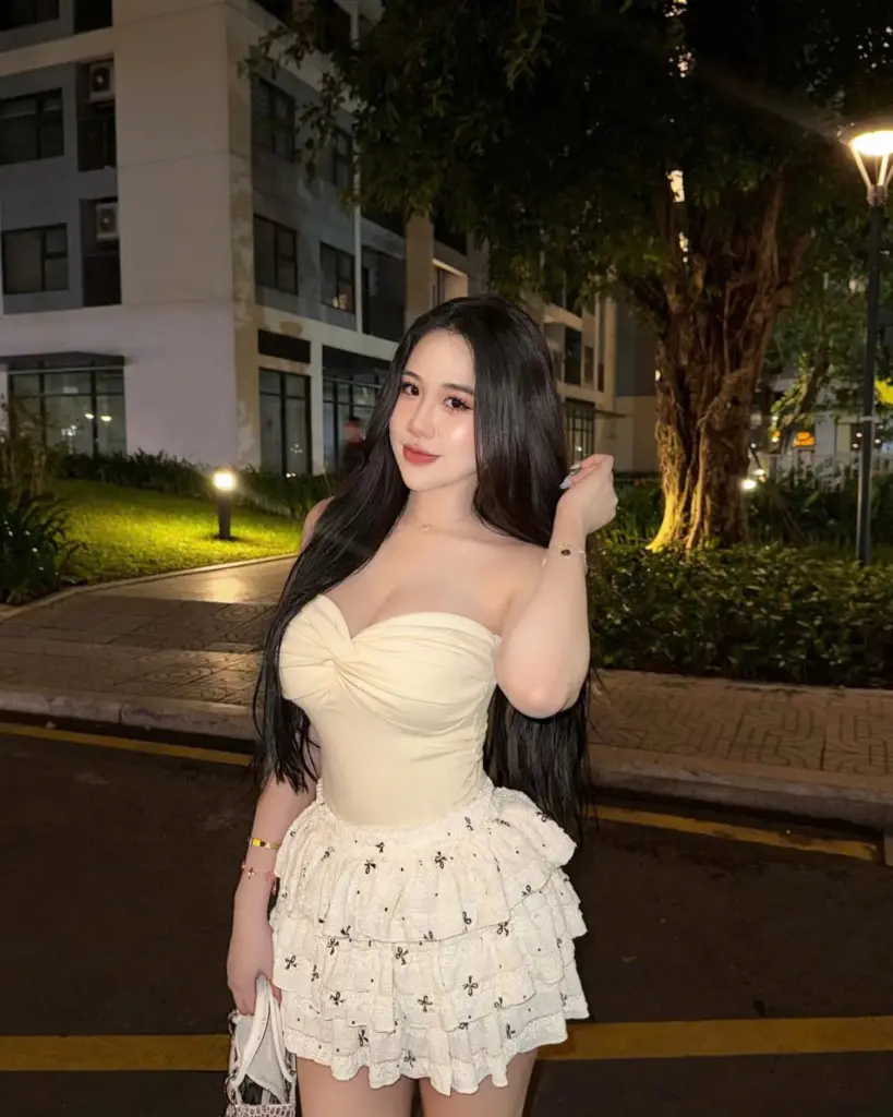 Dieu Y Singapore Escort gallery photograph and profile details