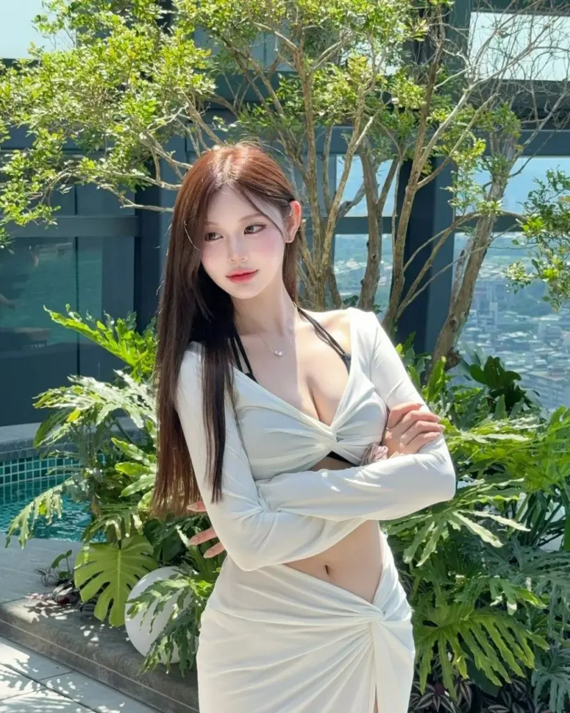 Suphansa profile image for a private Singapore booking enquiry
