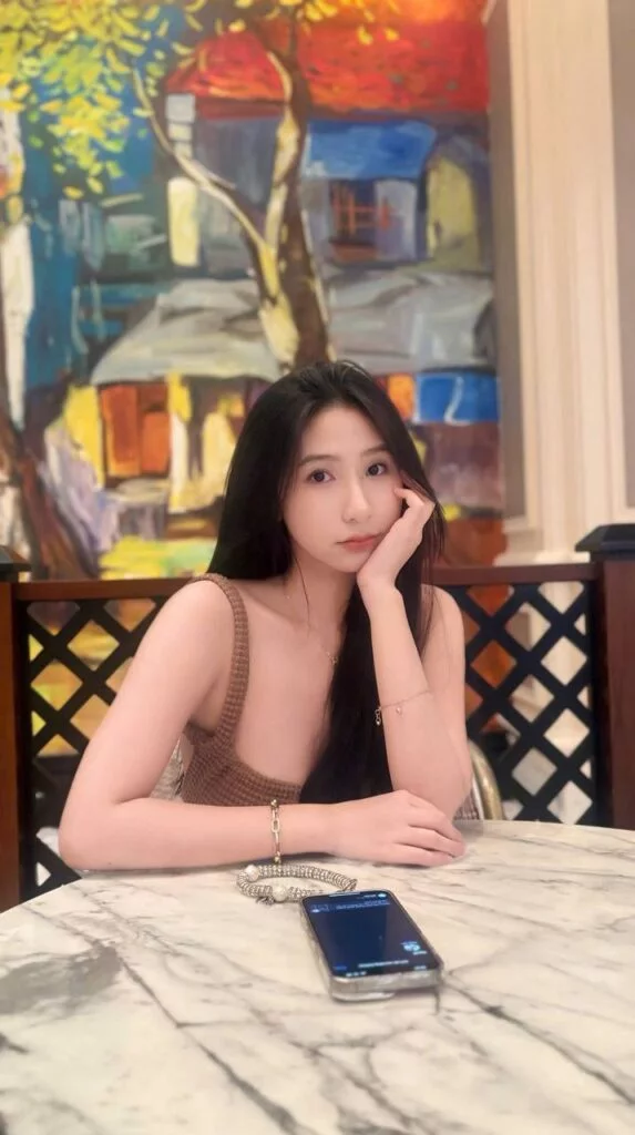 Profile image showing Kelie relaxing during a massage session