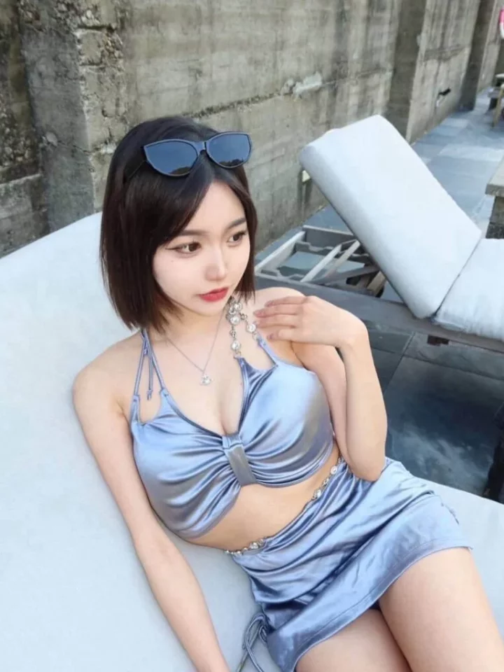 Kayami Singapore Escort profile portrait showing a professional headshot