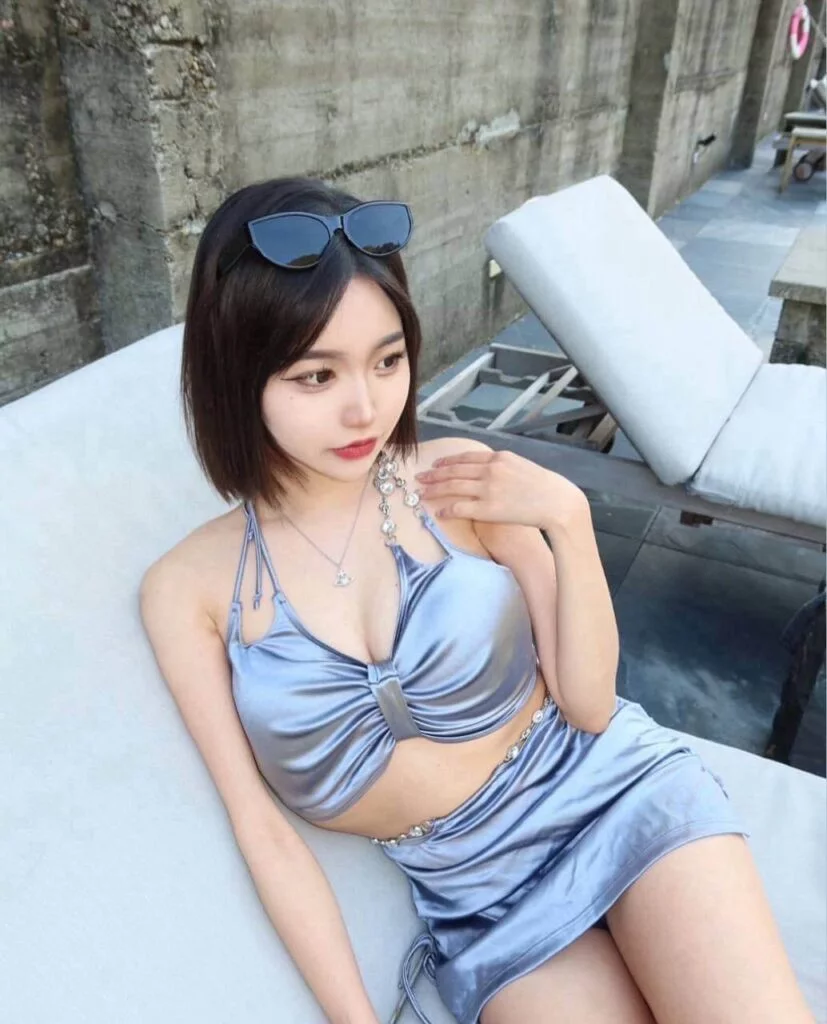 Kayami Singapore Escort profile portrait showing a professional headshot